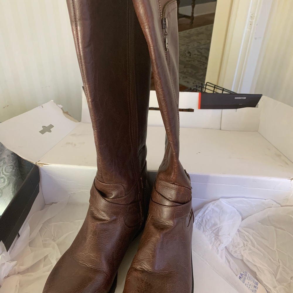 Guess brown boots